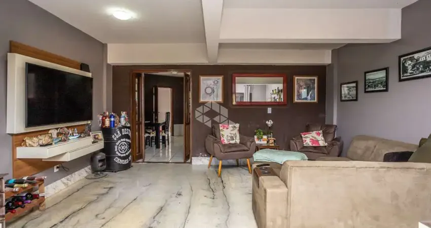 Casa com 6 dormitórios, 1 suíte com hidromassagem, 4 banheiros, salão de festas com churrasqueira,  à venda no bairro Estância Velha, Canoas