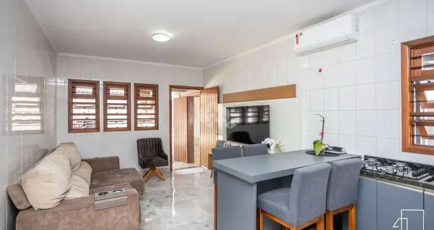 Casa, Moinhos de Vento/Canoas 2 dormitórios, 1 suíte, espaço gourmet, 3 vagas cobertas, semimobiliada. Aceita financiamento e FGTS.