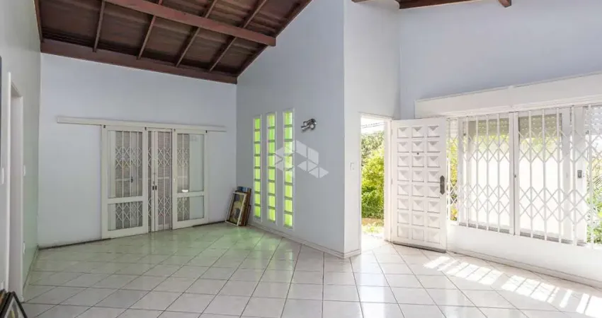 Casa Térrea com 02 Dormitórios, 2 banheiros, pátio. À venda no bairro Marechal Rondon em Canoas/RS. Aceita financiamento FGTS