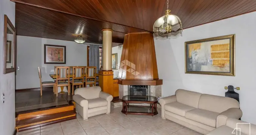 Casa/sobrado de 4 dormitórios sendo 1 suíte com closet e sacada, semi mobiliada. À venda no bairro Nossa Senhora das Graças, aceita financiamento FGTS