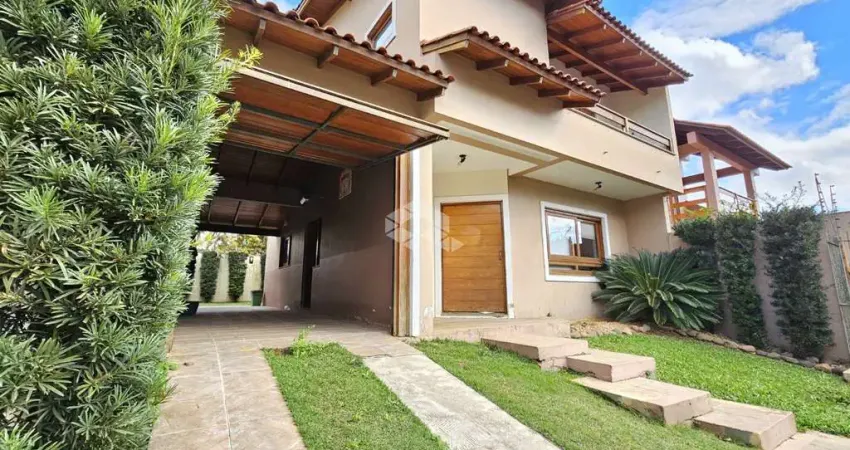 Casa sobrado, 3 dormitórios, 1 suíte, closet, hidromassagem, sacada, cozinha, sala, lareira, lavabo, pátio e 2 vagas. a venda no bairro bela vista