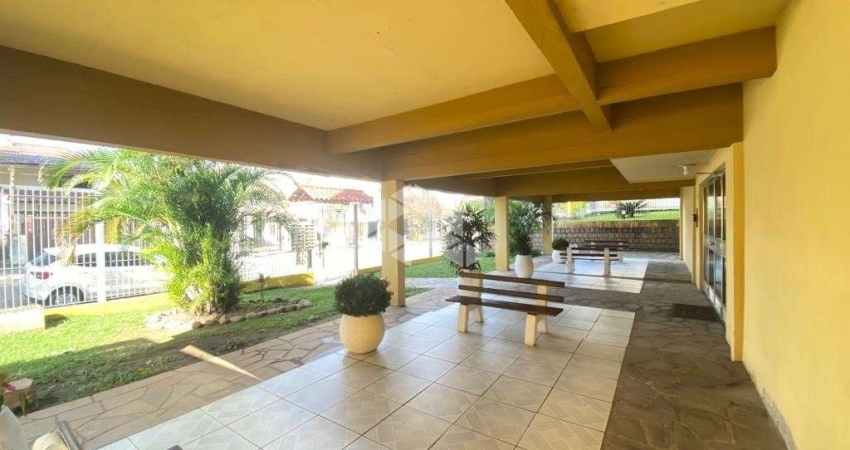 Apartamento de 2 dormitórios, com vaga e dependência de empregada no Bairro Marechal Rondon-Rs