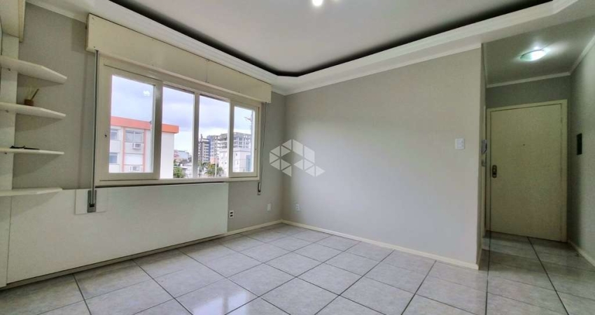 Apartamento com 02 dormitórios, banheiro social, living para 02 ambientes, cozinha, área de serviço, banheiro auxiliar e garagem coberta