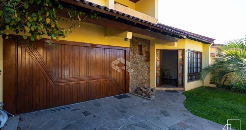 Casa com piscina, 3 dormitórios, 1 suíte, no Bairro Nossa Senhora das Graças, em Canoas. Estuda imóvel