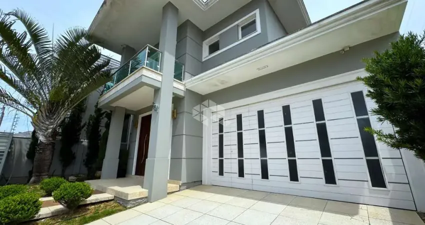 Casa com 3 dormitórios, sendo 3 suítes, 4 vagas, no Bairro Marechal Rondon em Canoas - RS.