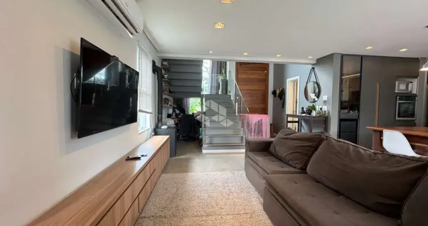 Casa com 3 dormitórios, sendo uma suíte, 2 banheiros, Living estendido, pátio com piscina, no Bairro Estância Velha, em Canoas. Aceita financiamento.