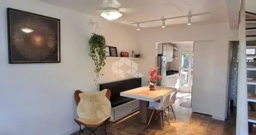 Sobrado 2 dormitórios, 1 vaga de carro coberta, 68 m² construído, bairro São José , na cidade de Canoas. Aceita Financiamento bancário e FGTS.