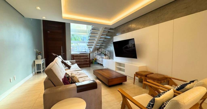 Casa mobiliada com 3 dormitórios, 2 suítes, vaga coberta para 2 veículos, no Bairo Estância Velha, na cidade de Canoas. Aceita Financiamento bancário.