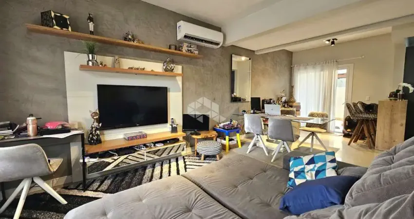 Casa sobrado de 3 dormitórios com 2 vagas de garagem Bairro Igara Canoas