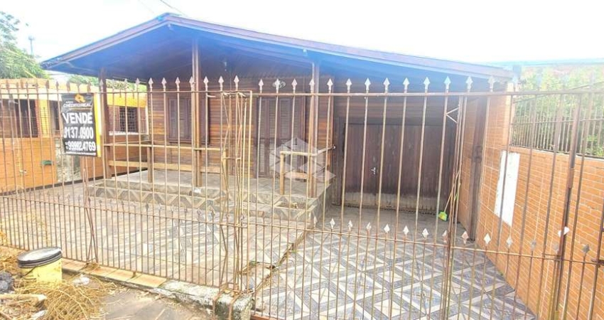 Casa com 204 m² de área privada, 3 dormitórios sendo 2 suítes, sala de estar, jantar e cozinha, vaga de garagem coberta para 3 carros a venda