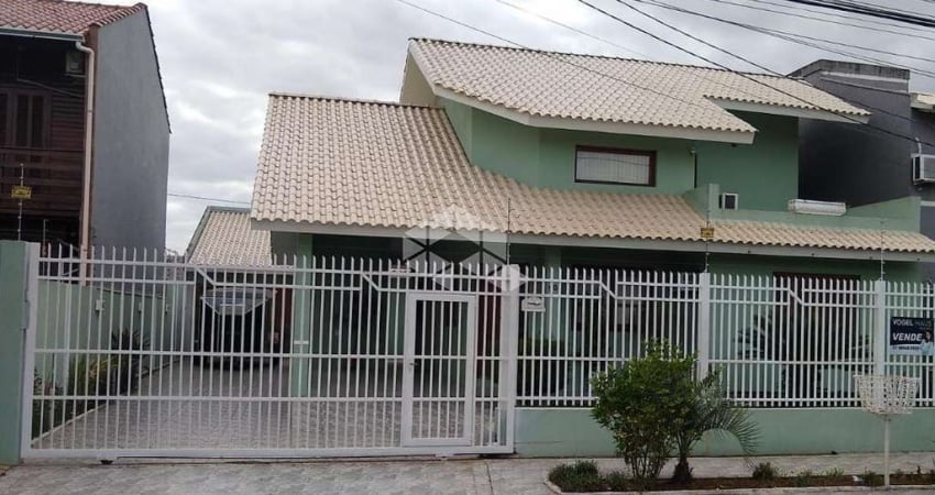 Casa Sobrado com 03 dormitórios no bairro Igara Canoas RS.