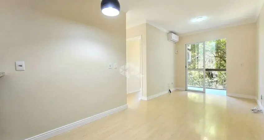 Apartamento com 2 Dormitórios/Quartos , living para 2 ambientes e uma sacada com churrasqueira, 1 vaga de garagem coberta no bairro Marechal Rondon