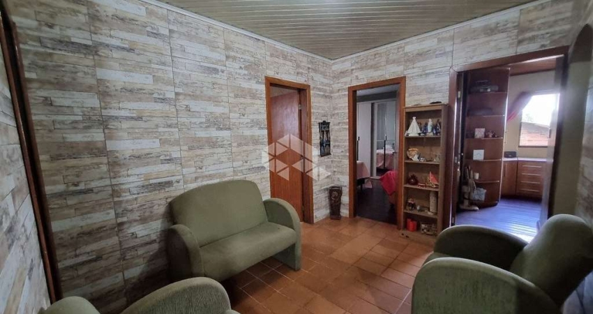 Casa com 3 quartos, churrasqueira e varanda em Terreno -321m2-  amplo e elevado Oportunidade Única para Morar ou Investir!