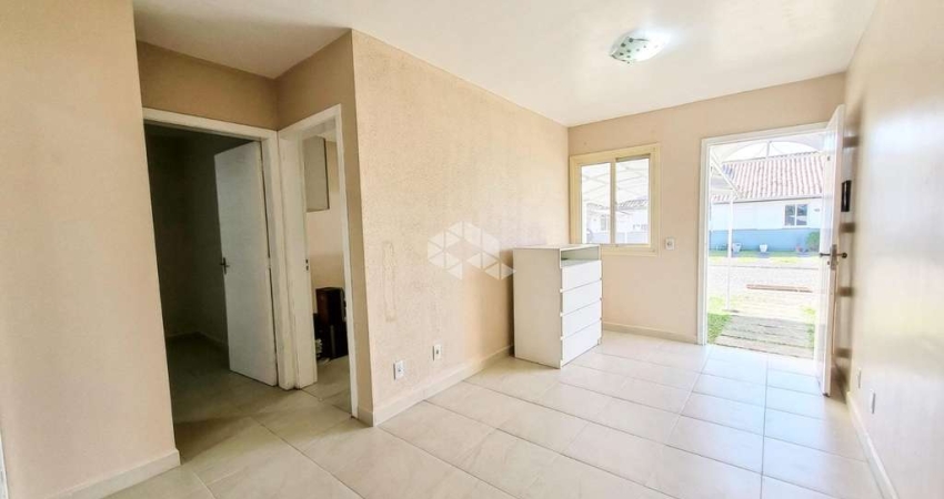 Casa em condomínio fechado, infraestrutura completa, bairro São Luiz, Canoas. 2 dormitórios, semimobiliada, pátio com churrasqueira, 2 vagas cobertas