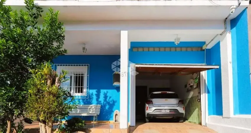 Casa 2 dormitórios, bairro São José, Canoas - 77m² privativos, semimobiliada, com placas solares, 2 vagas de garagem | Aceita financiamento e FGTS