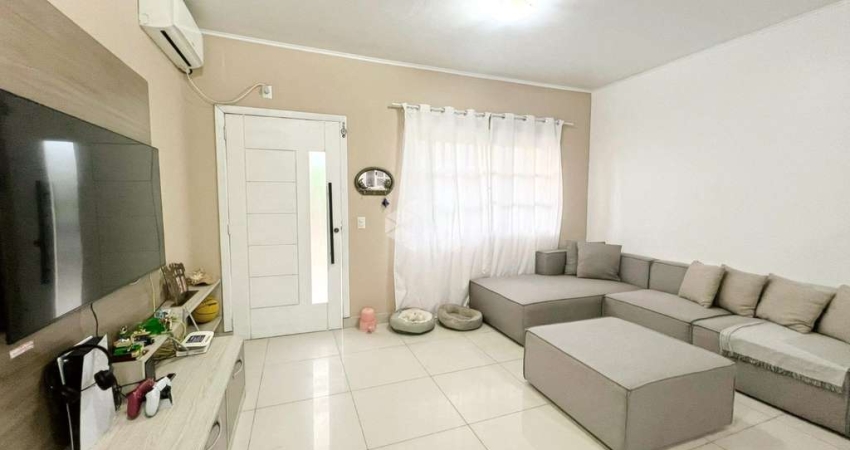 Casa à Venda no Bairro Igara em Canoas, semimobiliada, com Piscina, 2 Dormitórios, Aceita Financiamento e FGTS.