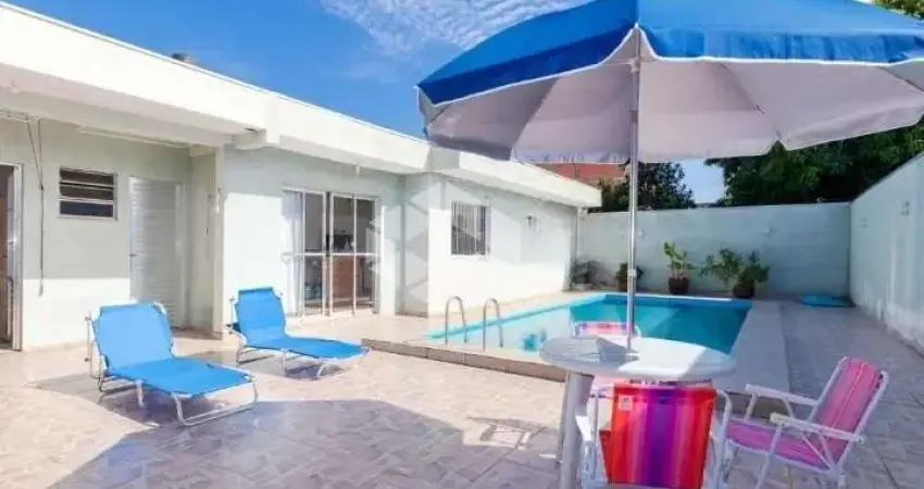 Casa Igara/Canoas 230m², 4 dormitórios,1 suíte, piscina, área Gourmet, vaga 6 carros. Aceita financiamento. Próximo Parkshopping