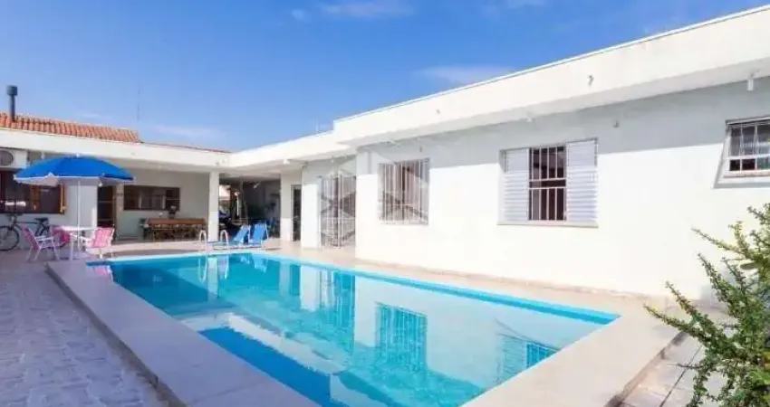 Casa igara/canoas 230m², 4 dormitórios, 2 suítes, ampla piscina, área gourmet, vaga 6 carros. aceita financiamento. próximo parkshopping