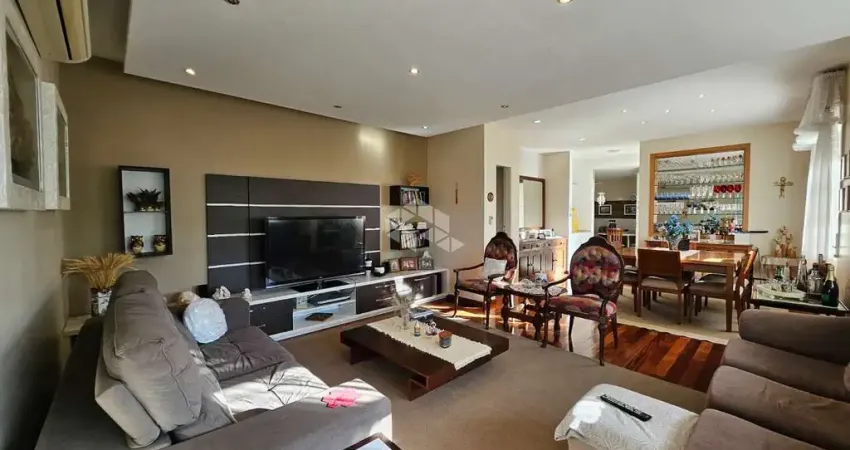 Casa Ampla e Versátil com 3 Quartos, 355 m², Garagem para 4 Carros e Espaço Gourmet ? Excelente Localização