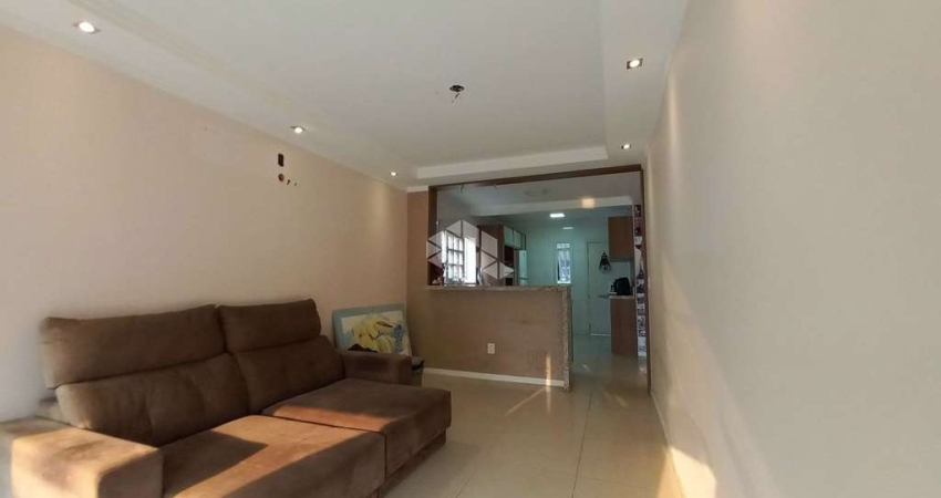 Casa c/ 3 dormitórios, sacada, closet, 3 banheiros, piscina, quiosque, churraqueira, gragem. Aceita financiamento, FGTS. Facil acesso p/ Centro de NH