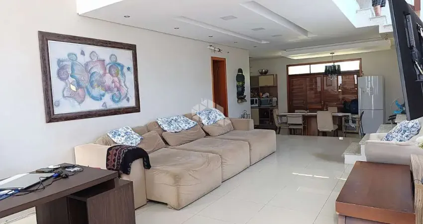 Casa de Alto padrão 3 quartos, sendo uma suíte, 219 metros quadrados, 3 banheiros, 2 vagas, bairro Jardim Mauá, em Novo Hamburgo.