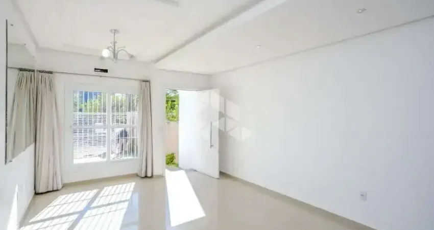 Sobrado à venda em canoas/rs - 2 suítes, 2 vagas de garagem e espaço gourmet com churrasqueira. 90m² privativos!