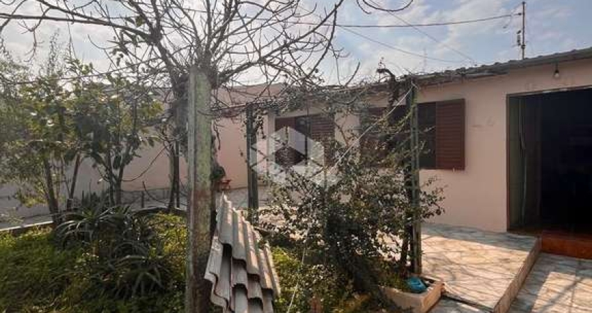 Casa com 3 quartos à venda na Trinta e Quatro, 6, Guajuviras, Canoas