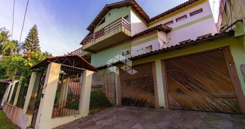 Sobrado 5 dormitórios sendo um suíte master Bairro são José Canoas