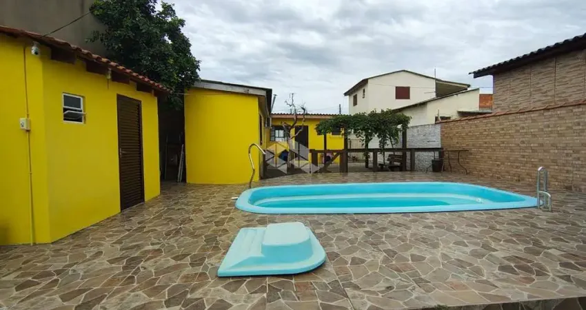 Casa  2 Dormitórios Piscina vaga 5 carros Harmonia Canoas