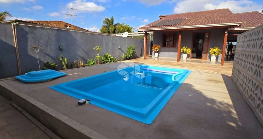 Casa com 3 quartos, piscina, 02 vagas em Sapucaia do Sul