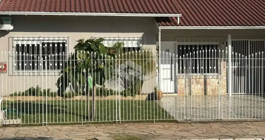 Casa a venda 3 quartos e pronta para morar com piscina em Canoas.