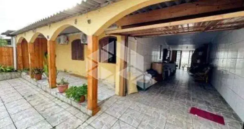 Casa com  02 quartos e  02 banheiros à venda no bairro guajuviras em canoas