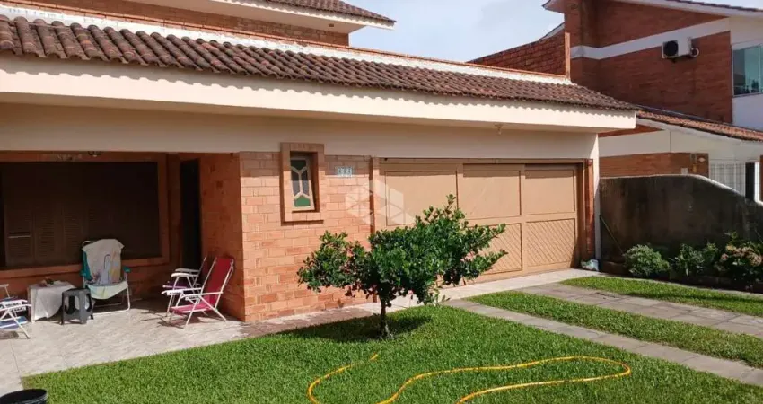 Sobrado em Xangri-lá - 5 Dormitórios - Ideal para Famílias Grandes ou Investimento!