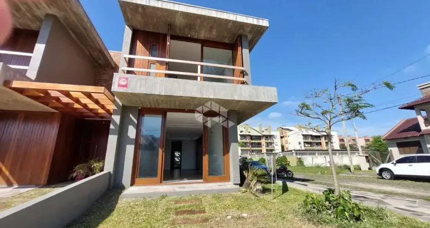 Sobrado de Alto Padrão em Capão Novo - A 50m da Praia!