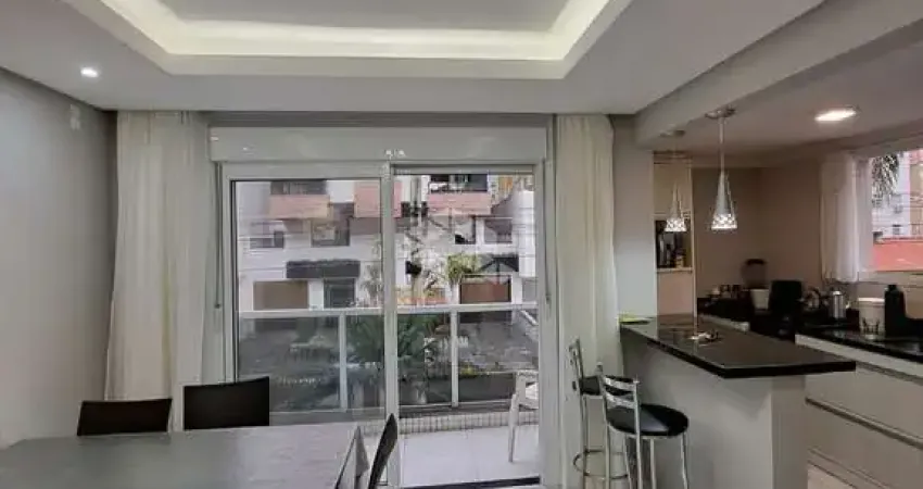 Apartamento 02 dormitórios, frente , sacada com churrasqueira, ar condicionado, Centro, Capão da Canoa!