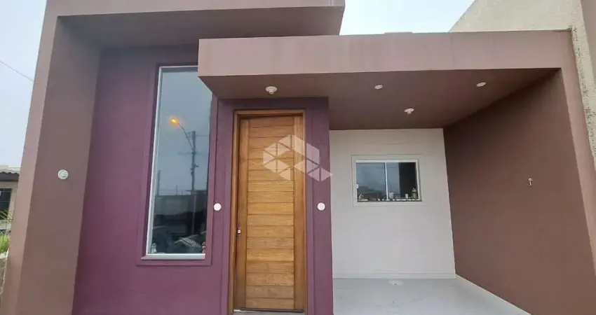 Casa 2 dormitórios sendo uma suíte, mobiliada, living, cozinha, terraço ,frente mar
