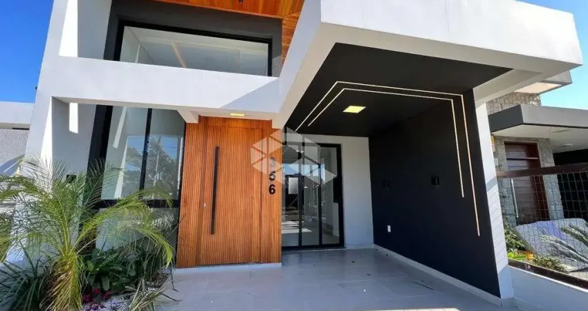 Casa á venda, próximo ao mar, possui 03 dormitórios sendo 01 suíte em Capão da Canoa!!