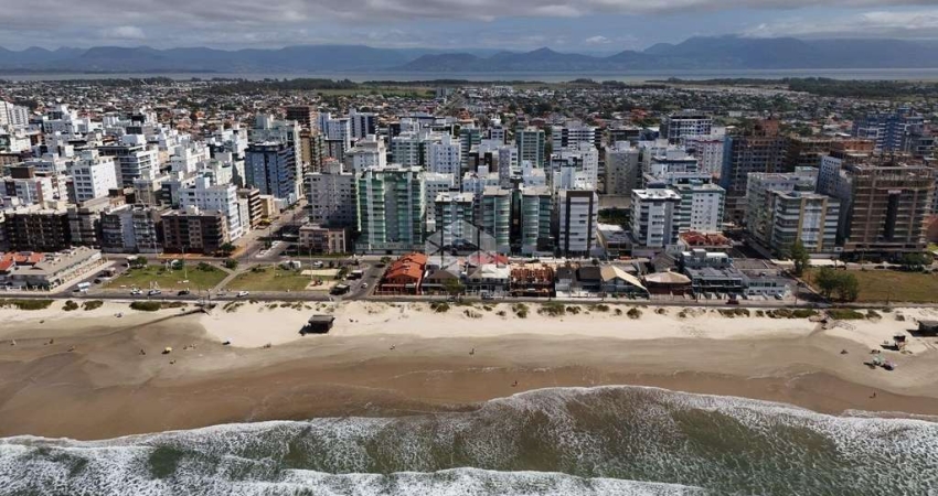 Andar alto dois dormitórios mobiliado e decorado uma quadra da praia Capão da Canoa RS