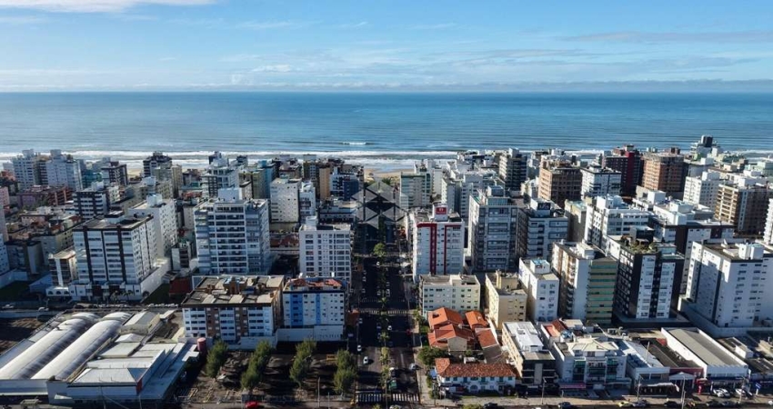 03 Dormitórios, 01 suíte, Sacada de frente, Mobiliado ,Leste/Norte, junto ao Mar e Praça Luiz Bassani, Capão da Canoa!