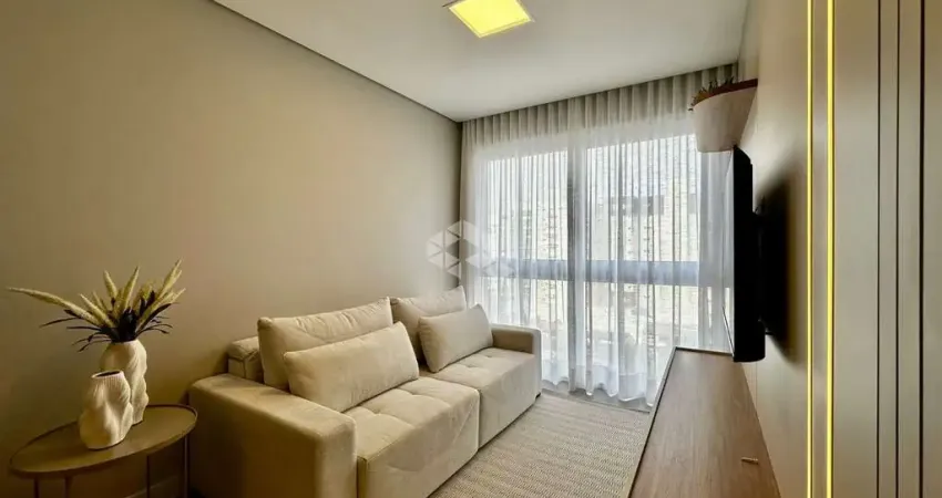 Apartamento moderno mobiliado e decorado, com 02 dormitórios, sendo 01 suíte, em Capão da Canoa/RS.