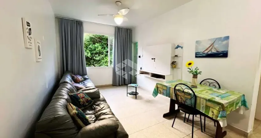 Apartamento de 2 quartos, no centro de capão da canoa a duas quadra da beira mar