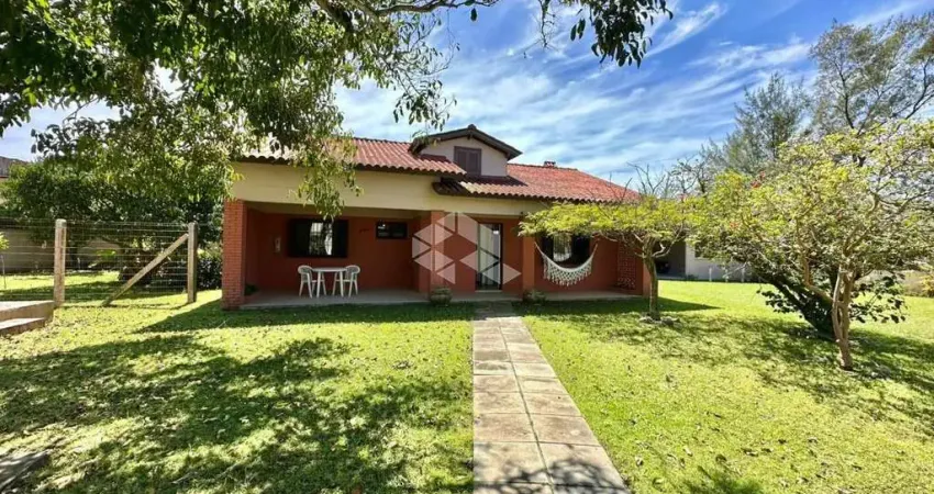 Casa com 3 terrenos a apenas 2 quadras do mar com piscina no  bairro guarani, capão da canoa!