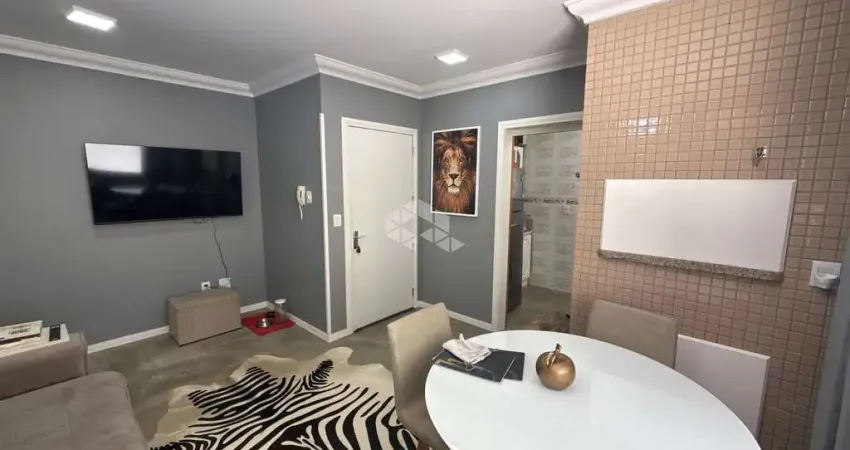 Apartamento 02 dormitórios com sacada lateral 01 box no centro de capão da canoa.