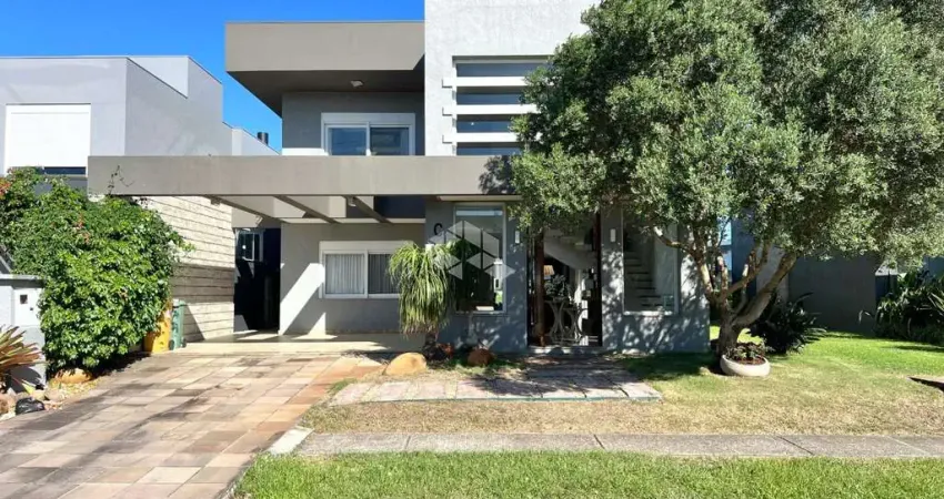 Casa a beira lago com 4 suítes mobiliada e decorada com sauna no condomínio fechado em capão da canoa