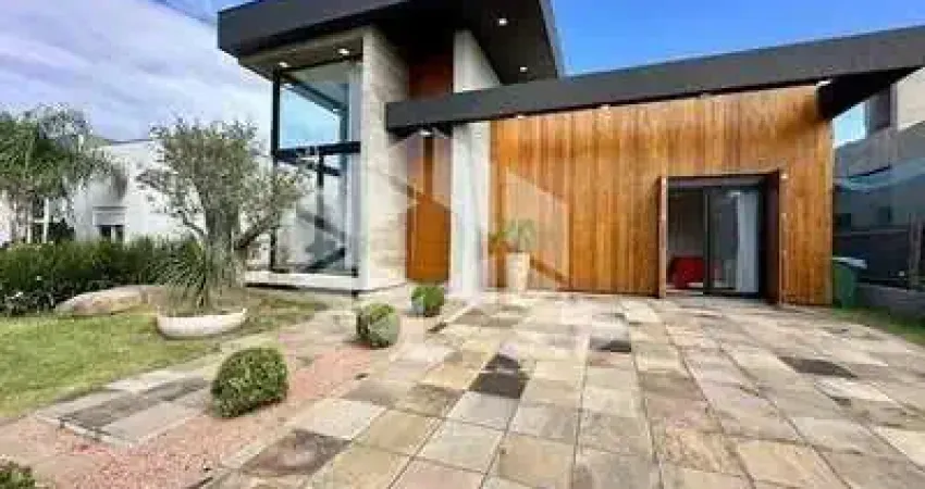 Casa em condomínio com 4 suítes mobiliada e decorada em capão da canoa