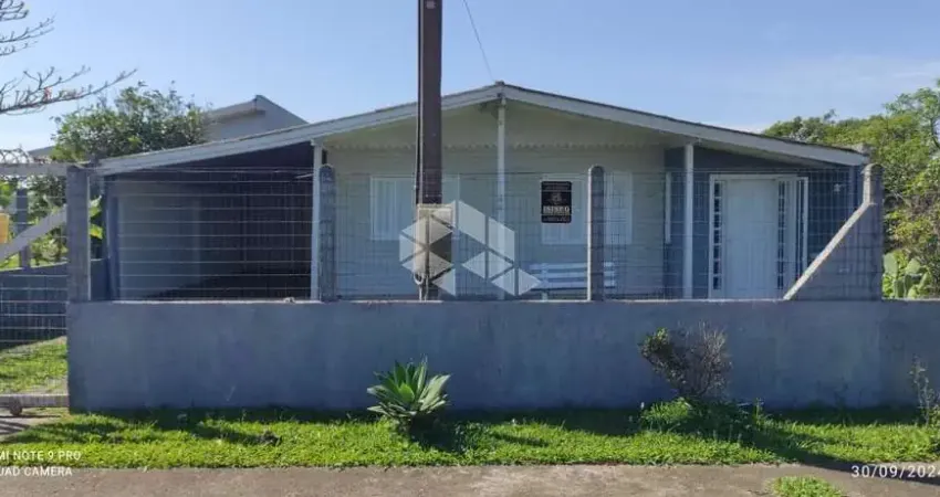 Casa de 4 dormitórios semi-mobiliada com piscina no bairro araçá em capão da canoa