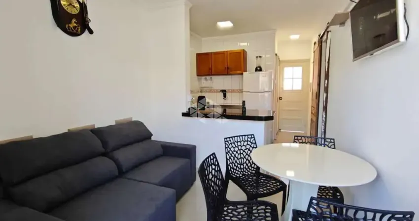 Apartamento de frente com 2 dormitórios mobiliado no centro de capão da canoa