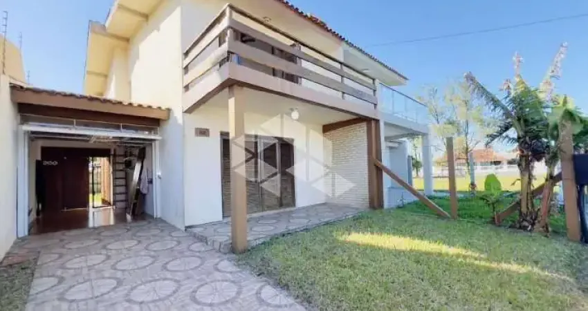 Casa Sobrado com 3 dormitórios sendo 1 suíte mobiliado com Vista Mar em Capão da Canoa