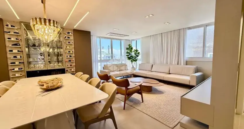 Apartamento Alto Padrão de 3 dormitórios sendo 1 suíte mobiliado e decorado com 2 vagas de garagem e depósito em Capão da Canoa