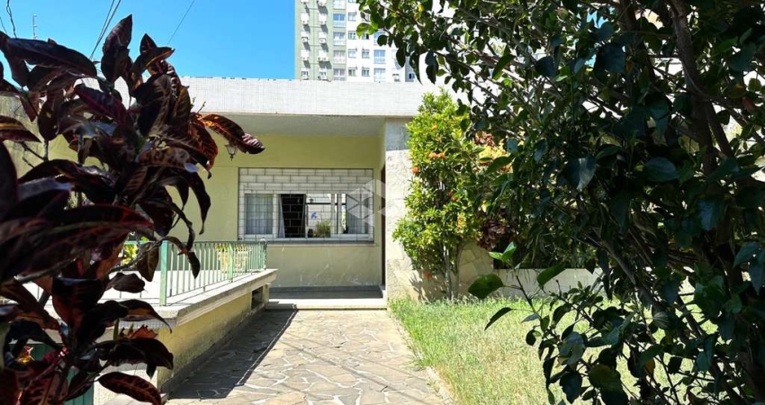 Casa com 3 quartos à venda na Rua Nossa Senhora das Graças, 210, Glória, Porto Alegre